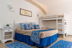 Sisula Country Hotel & SPA tesisinde bir odada yatak veya yataklar