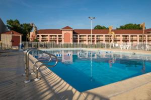 a large swimming pool in front of a building at Red Roof Inn Virginia Beach-Norfolk Airport in Virginia Beach