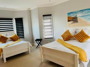 Un pat sau paturi într-o cameră la Ocean Pearl Holiday Home