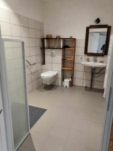Kúpeľňa v ubytovaní Appartement entier T4 à Jausiers + 15 fotografií