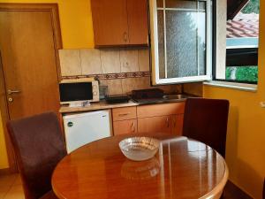 A kitchen or kitchenette at Apartments Junior