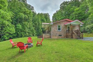 Сад в Charming Blue Ridge Mtn Cottage about 4 Mi to Hiking!