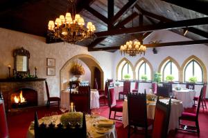 Reštaurácia alebo iné gastronomické zariadenie v ubytovaní Royal Olympic Hotel