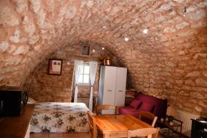 Kuchyňa alebo kuchynka v ubytovaní Gîte Domaine du Théron