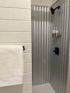 Steelhead Lodge tesisinde bir banyo