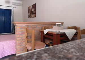Ένα ή περισσότερα κρεβάτια σε δωμάτιο στο Prapas Apartments 