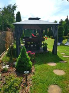 Zahrada ubytování Jama Niedźwiedzia z widokiem na Giewont