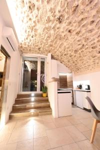 Kuchyň nebo kuchyňský kout v ubytování Pietrabianca Apartments San Lorenzo