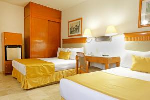 Postel nebo postele na pokoji v ubytování Hotel Olmeca Plaza