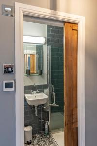 a bathroom with a sink and a mirror at Coastal Cottage: Charming three bedroom cottage with private garden in Ramsgate +31 photos