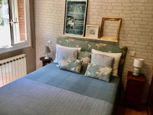 Tempat tidur dalam kamar di Apartamento estilo Vintage céntrico y garage incluido