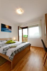 En eller flere senge i et værelse på Apartman Mate