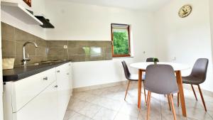 Køkken eller tekøkken på Apartman Mate + 128 billeder