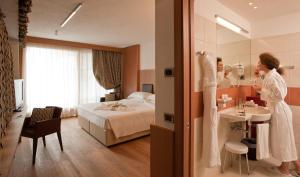 Кровать или кровати в номере Hotel Alaska Cortina