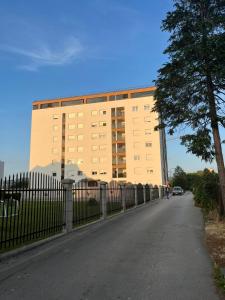 Το κτήριο όπου στεγάζεται  το διαμέρισμα