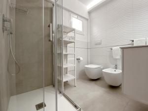 Ένα μπάνιο στο Maresole apartments - direttamente sul mare +49 φωτογραφίες
