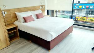 A bed or beds in a room at Toscana LOFT - Apartasuites