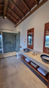 Lavandas de Cunha Pousada Boutique的一间浴室