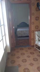 Ένα ή περισσότερα κρεβάτια σε δωμάτιο στο Flat em local tranquilo, com garagem dois quarteirões do centro histórico, 15 min de Tiradentes