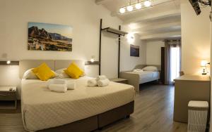 a bedroom with a large bed with towels on it at ANNICRU' AFFITTACAMERE in Castellammare del Golfo