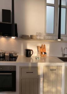 Fotografie z fotogalerie ubytování Lyra Seafront Apartment , Paroikia Town Center v destinaci Parikia