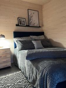 Posteľ alebo postele v izbe v ubytovaní XOXO Lake House