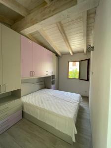 Imagen de la galería de Nuovo Bilocale con Terrazza a Posada, en Posada