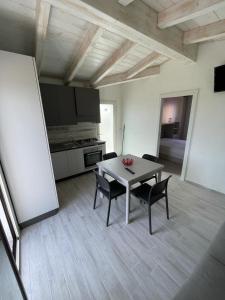 Imagen de la galería de Nuovo Bilocale con Terrazza a Posada, en Posada
