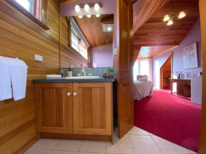 Postel nebo postele na pokoji v ubytování Hanlon Guest House