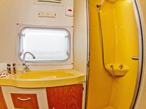 Phòng tắm tại Empório reserva da serra - Opções de chalés e Hidromassagem +64 ảnh