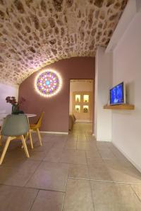 TV a/nebo společenská místnost v ubytování Pietrabianca Apartments San Lorenzo