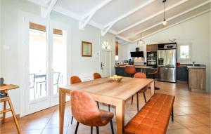 Kuchyň nebo kuchyňský kout v ubytování 3 Bedroom Lovely Home In Colonzelle