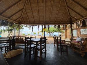a dining room with a table and chairs at Mamaqocha in Canoas de Punta Sal