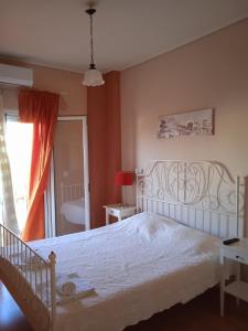 a bedroom with a white bed and a window at Villa Constantsia in Káto Ássos