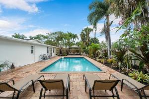 Πισίνα στο ή κοντά στο Chic Coastal - Heated Pool per request, Near PGA & Everything!