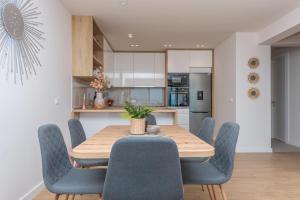 Η κουζίνα ή μικρή κουζίνα στο Luxury Apartment LEMON Sea & City view