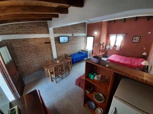 a living room with a bed and a dining room at Luna de Cuarzo in Cafayate