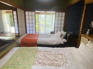 Letto o letti in una camera di 鉄道と山の見える家