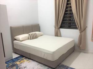 מיטה או מיטות בחדר ב-CASA ADELIA GUESTHOUSE BALOK PERDANA GEBENG