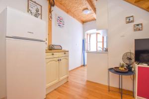 Kuchnia lub aneks kuchenny w obiekcie Apartment Fjaka