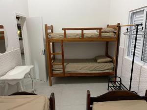 Katil dua tingkat atau katil-katil dua tingkat dalam bilik di Refugio Maresias, para 10 pessoas