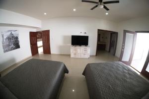 Galería fotográfica de 21 Suite with Jacuzzi a shared pool en Torreón