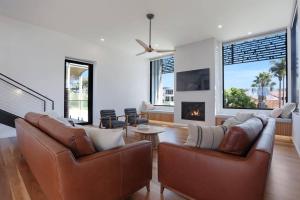 Gallery image of Beachfront Escape - 6 bedroom, Pool & beach access in Merimbula