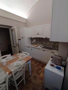 Kuchyň nebo kuchyňský kout v ubytování B&B Domvs tva