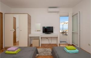 A bed or beds in a room at Awesome Home In Makarska With Private Swimming Pool, Can Be Inside Or Outside