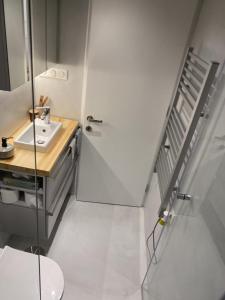 A bathroom at Corfudodici