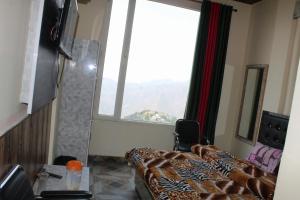 Afbeelding uit fotogalerij van Hotel Sunrise Inn & Restaurant, Kanatal in Chamba