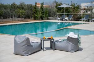 Bazén v ubytování Destino Luxury Apts nebo v jeho okolí