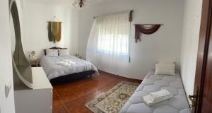 Un pat sau paturi într-o cameră la Vale Encantado - Alojamento Local