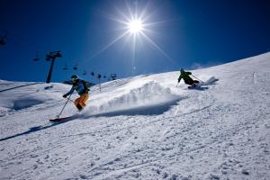 Skiing at az apartmanházakat or nearby